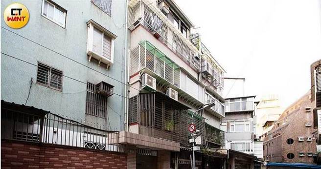 闹中取静的台北市连云街，周边生活机能完善，除了邻近捷运东门站，距离大安森林公园也不远；岂料傅男利用这些优势，当起二房东欺骗了一票租屋族。（照片中住宅与本案无关）（图／黄威彬摄）
