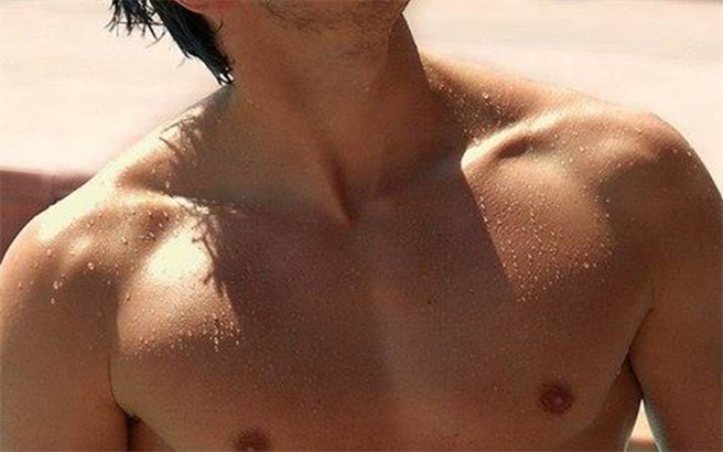 相传胸部有胎记或痣的人，十之八九一生大富大贵。（示意图／翻摄自脸书）