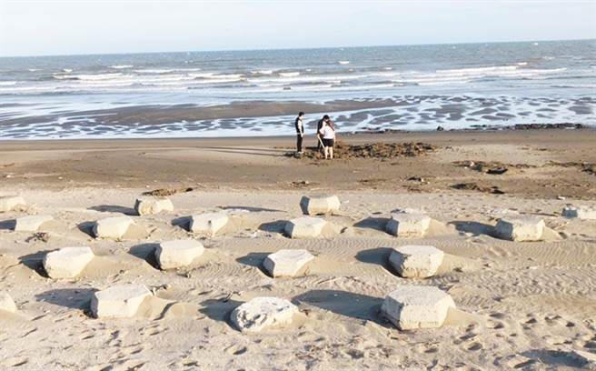 桃园市6月大女婴今年6月14日疑遭龙姓父亲虐死，桃园地检署将龙父、陈母、龙女友3人依照伤害致死、遗弃致人于死、遗弃尸体罪嫌起诉。（翻摄照片／赖佑维桃园传真）