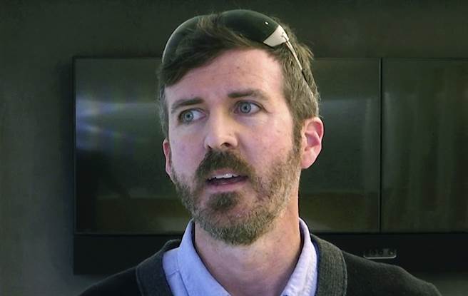 美国国务院驻广州领事馆安全工程人员伦齐（Mark Lenzi）2019年5月10日在波士顿出面，诉说2018年在广州出现头疼和记忆力丧失等神秘状况，并承诺未来将捐出脑部提供研究。（美联社）







