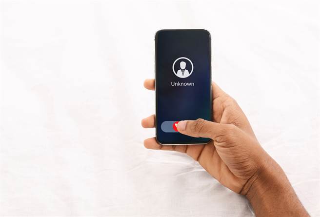 秒挂保险推销电话很失礼？内行曝真相：帮了大忙。（图／Shutterstock）