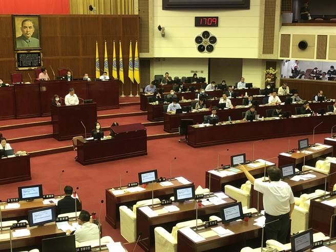 动保处高价盖安置中继场，遭议员怒批好大喜功、浪费。（吴康玮摄）