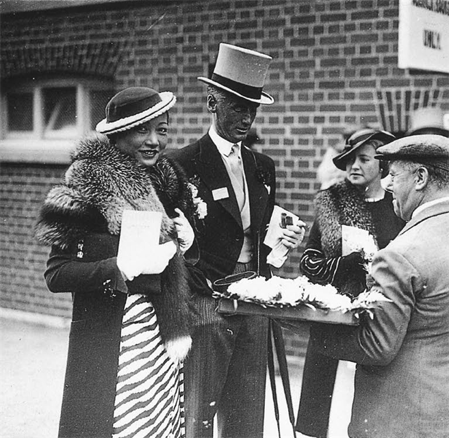 (图9)则是摄于1934年6月她出席皇家阿斯科特赛马会。(图/左岸文化提供)