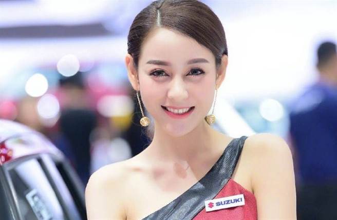 车模界迪丽热巴辣照疯传。(取自微博)