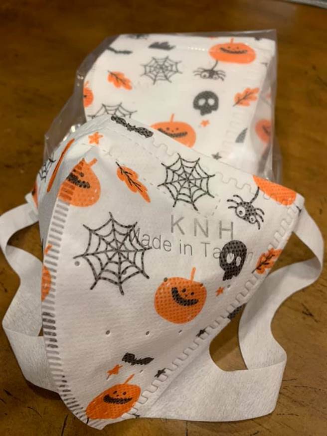 全联「小童限定」好物今开卖 网衝结帐！人手一盒。（图／翻摄自我爱全联好物老实说）