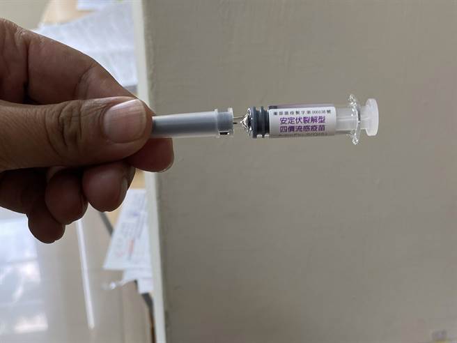 台中市衛生局今年總計採購75萬多劑公費流感疫苗，已用超過50萬劑，使用率達採購量的67％。（馮惠宜攝）