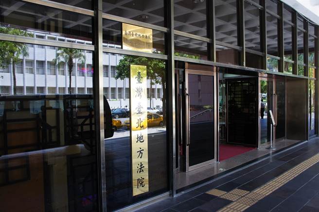 后备指挥部中校科长李志交被控盗卖卫福部徵用口罩案，公诉检察官打枪律师声请调查证据。（本报资料照片）