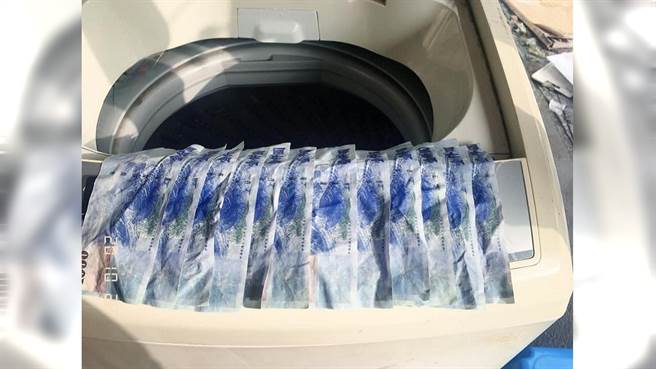 人妻洗衣驚見小確幸！老公12張千元鈔私房錢浮出水面，趕緊拿出來晾乾。（圖／翻攝自臉書社團「爆怨2公社」）