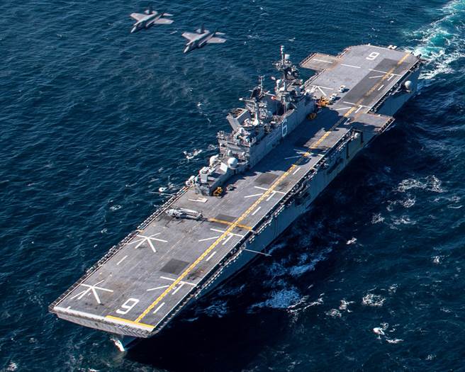 
日F-35A首次与美国海军进行联合演训。(图/美利坚号脸书)
