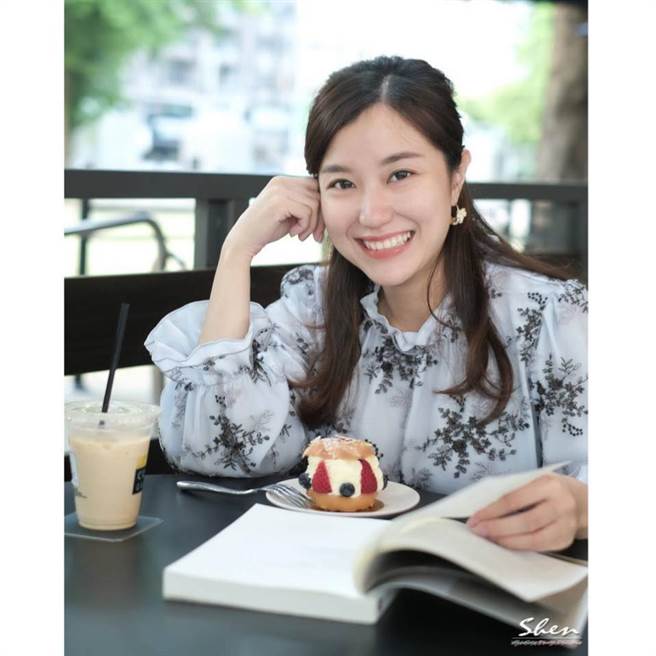 已故高雄市议长许崑源长女许采蓁。（图／取自许采蓁脸书）