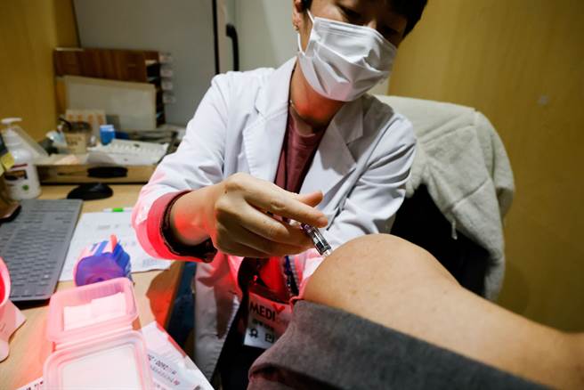 韓接種流感疫苗致死再升至48例，疾管廳進行分析後認為死因與疫苗關聯性低。（圖／路透) 