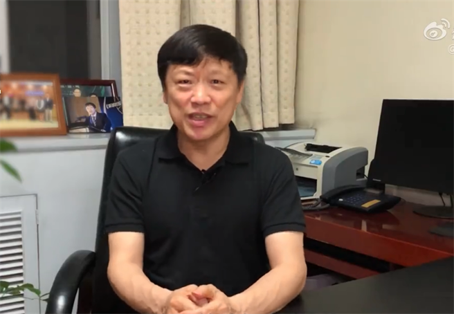 胡锡进说，美军飞机不得飞到台湾上空，这个规矩请台美都记清楚了，它是底线。但此说法遭到不少网民的嘲讽。（图／胡锡进微博）