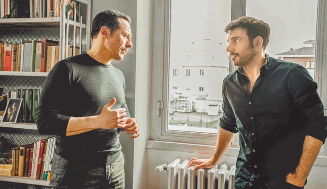 艾多阿尔多里奥（右）在片中与恋人史蒂芬努阿科西同居15年，当年天雷勾动地火的爱情却逐渐淡去。（海鹏提供）