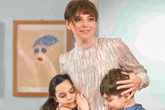 义大利女星洁丝敏婷卡饰演推动剧情关键的「闺蜜」。（海鹏提供）