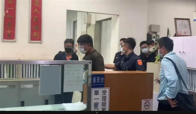 南姓男子（左2）向警方供称，当初是少女跟他提说要离家散心到他家住几天，否认诱拐。（读者提供／张妍溱台中传真）