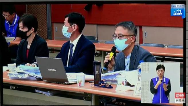 中天暨利害关系人代理人方柏勋（右）。（图／摘自中时新闻Youtube）