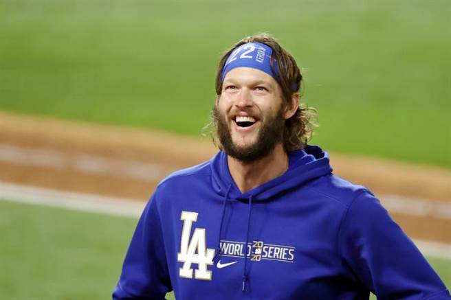 道奇王牌投手柯萧（Clayton Kershaw）今天再送出6次三振，生涯季后赛三振数累积达207次，登上史上第一。（路透）