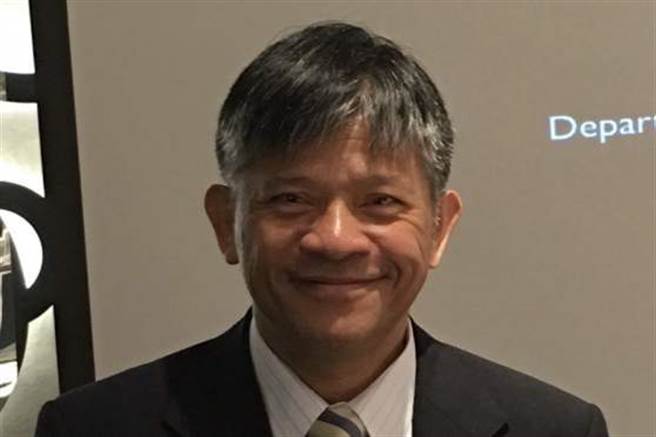 被國內媒體譽為「醫界福爾摩斯」，元鼎診所院長曾嶔元。(圖/時報文化提供)
