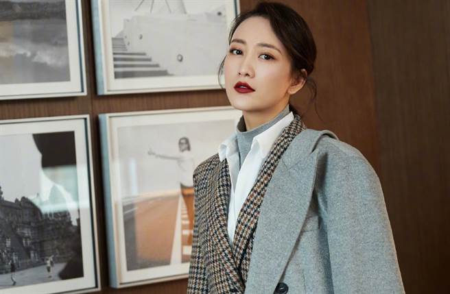 37岁大陆女星王鸥拥有高挑身材与特殊的古典长相，因出演古装剧《琅琊榜》中秦般若一角走红。（图／摘自微博@王鸥）