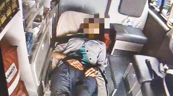 台南市1名58岁的蔡姓妇人（见图），因长期照顾罹患思觉失调症的女儿，备感压力，再加上自己久病厌世，于25日持刀砍杀女儿后尝试轻生，所幸及时遭警方阻止。（读者提供／李宜杰台南传真）