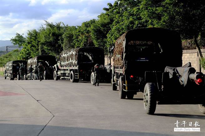 陆军战备周全台展开，各战区重装武力模拟实战隐入民间。(青年日报提供)