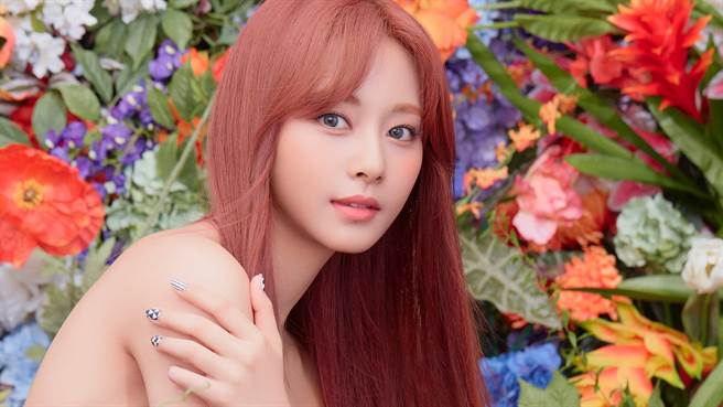 TWICE新歌造型遭瘋傳  子瑜超貼緊身裝「火辣身材」全現形（圖／FB@JYPETWICE）