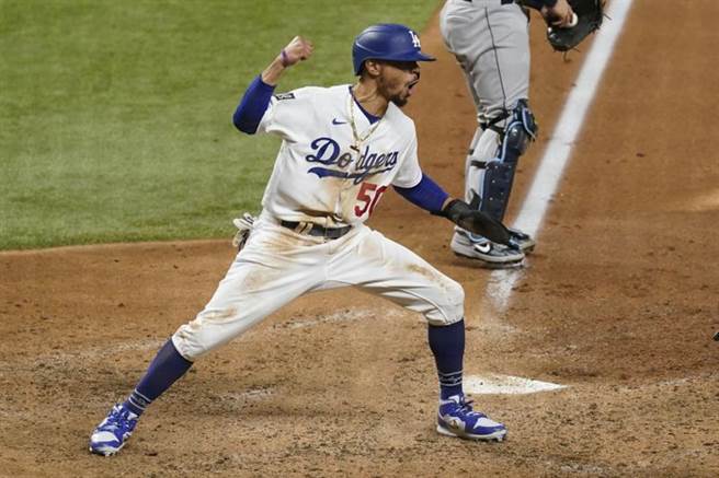 道奇强打贝兹敲出阳春炮。（美联社）