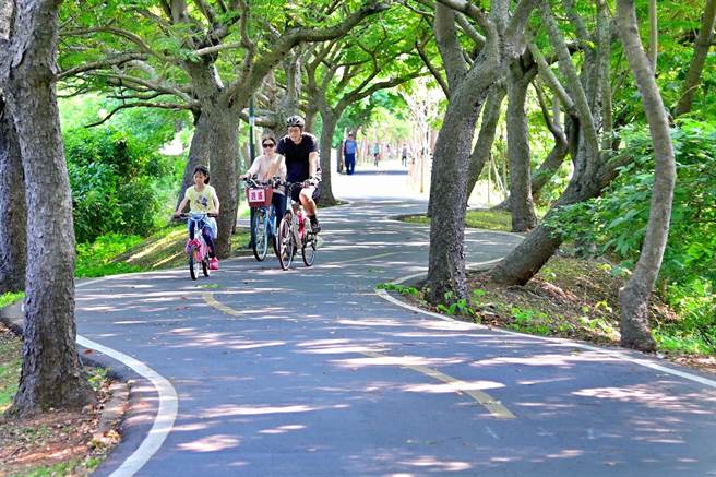 台中市建置93條自行車道，其中潭雅神綠園道的S型彎道相當受歡迎。（台中市觀旅局提供／王文吉台中傳真）