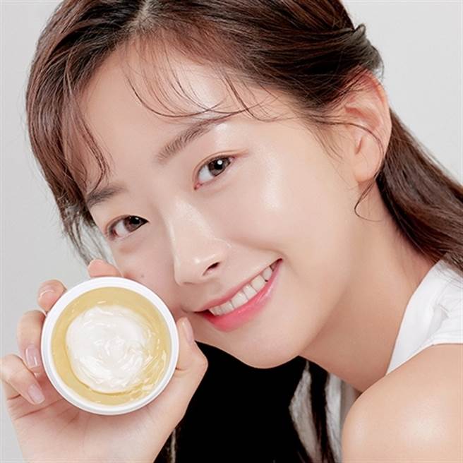 江华乔桐米透亮凝胶面霜是「凝胶、乳霜」2合1的混搭质地。（图／品牌提供）