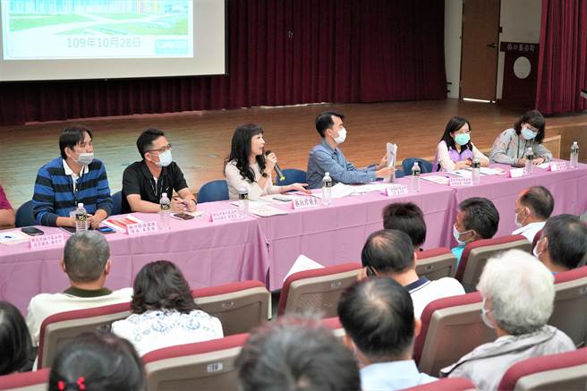 新北市議員蔡淑君關心防疫工作進度，到場鼓勵各團體一起防疫。（林口區公所提供／葉德正新北傳真）