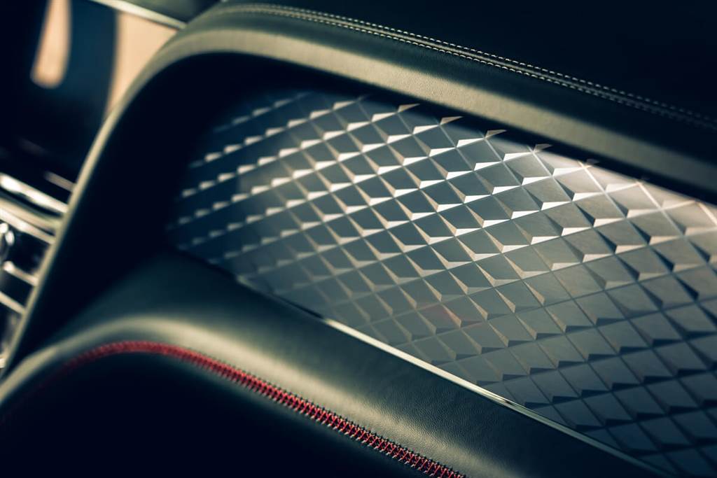 Bentley展示5000種各式車內飾板的幾項示例 石頭也能打造成飾板並兼顧輕量化需求
