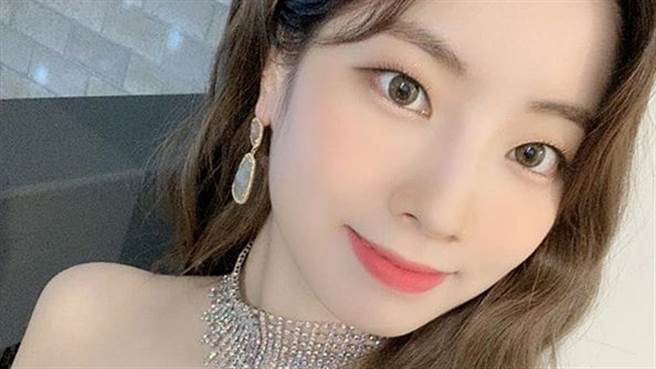 TWICE多贤秀隐藏特技「身体180度毛巾扭转」惊悚画面遭疯传（图／IG@twicetagram）