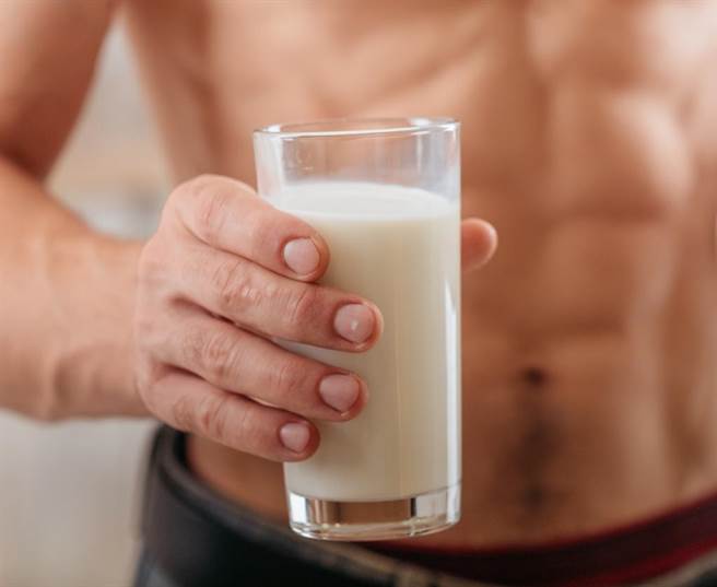 到新北运动中心健身 衰男买高蛋白饮却喝到满嘴蛆（示意图／达志影像）