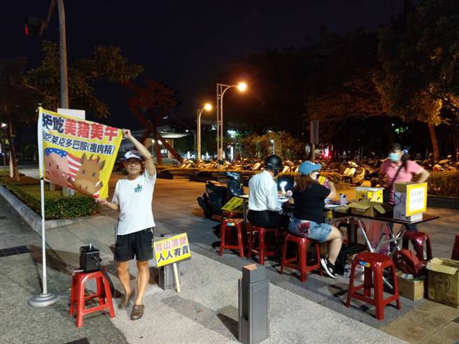 10月28日罢捷摊位现场。（图／取自脸书「罢免黄捷-凤山清捷行动本部」）