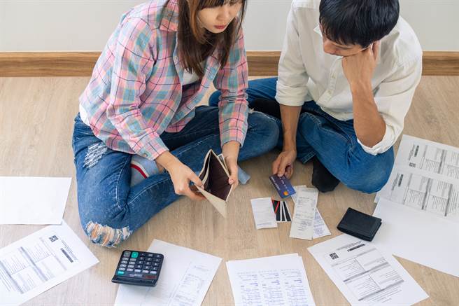 信用卡、房贷迟缴「黑一辈子」？资深银行员惊吐内幕(示意图／达志影像)