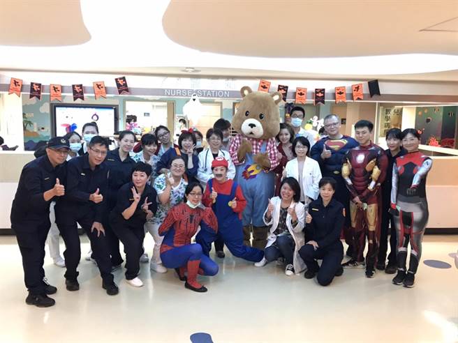 基隆长庚医院29日举行万盛变装活动。（民视提供）