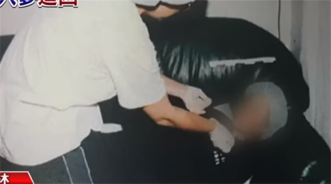 崔姓少女在家中一楼客厅沙发上遇害。（中时资料照）