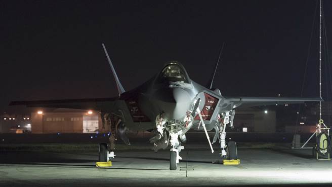 川普已向国会提出销售阿联50架F-35的提案。图为驻日美军嘉手纳基地的F-35。(图/DVIDS)