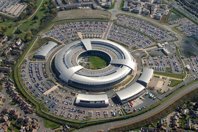 政府通信总部GCHQ是一个情报机构和国家安全机关，直接向外相负责，。和英国安全局MI5、秘密情报局MI6成为英国情报工作三大支柱。图为GCHQ总部。（图／GCHQ)