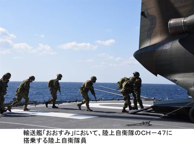 美日于鹿儿岛进行离岛防卫演练，将人员送往「遭入侵」的岛屿。(图/日防卫省推特)