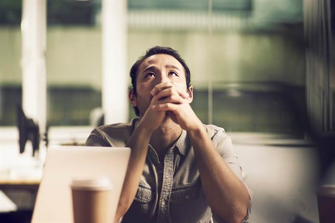 有网友揭若是在台北生活收入不到25000元台币的话，恐成为政府眼中的「贫民户」，贴文一出后，不少网友则泪诉这行业真的很多。（图／示意图，达志影像）