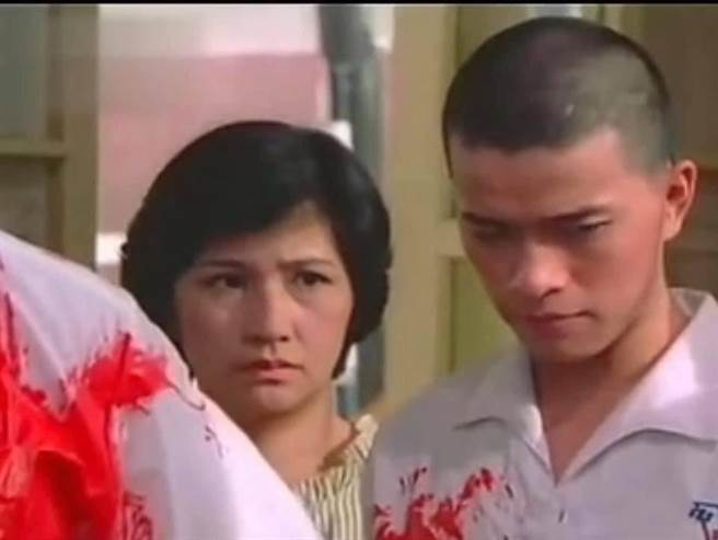 李兴文与江霞当年演出张毅执导的电影《我儿汉生》。（摘自李兴文脸书）