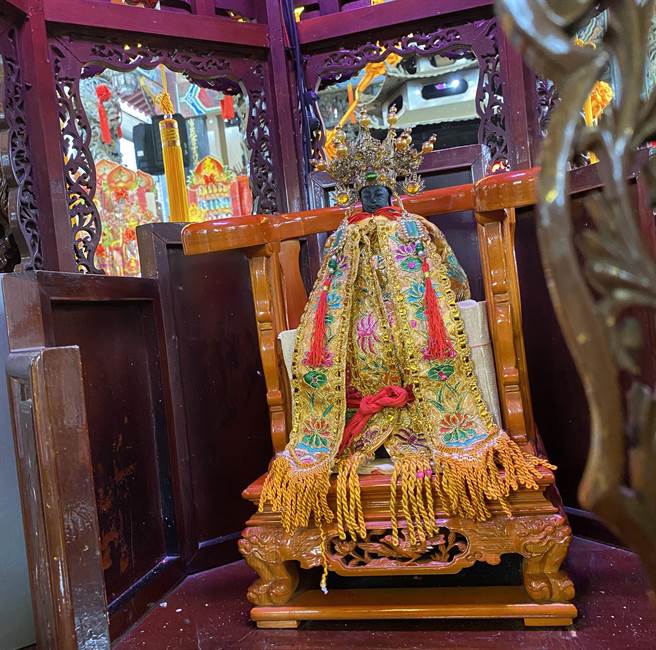 顶安宫观音佛祖神尊娇小、慈秀。（廖素慧摄）