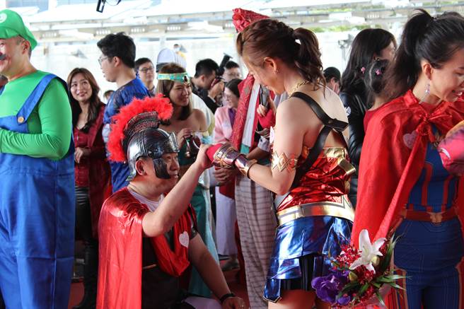 新人們互換信物（戴上容攝）