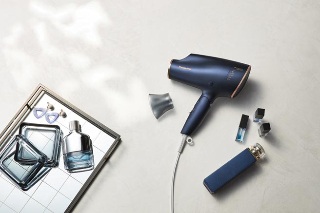 Panasonic新世代极润奈米水离子吹风机EH-NA0E与日本同步上市，给你水润强韧的秀髮。图／业者提供