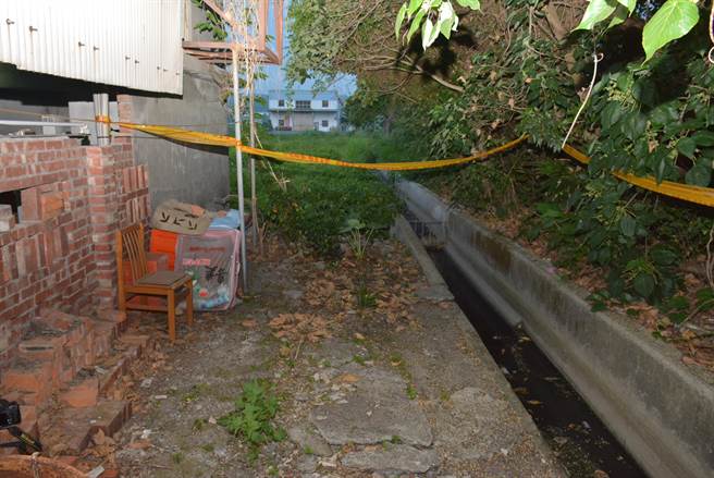 今年5月彰化一名赖姓民眾报案，在大村乡美港村一处三合院后方防火巷，发现一个藏有白骨的铁桶。（警方提供／吴建辉彰化传真）