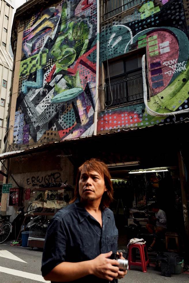 伍佰即將啟動「今夜伍佰9」演唱會，以及推出最新的攝影書《伍佰·滑雪場》。（徠卡相機提供）