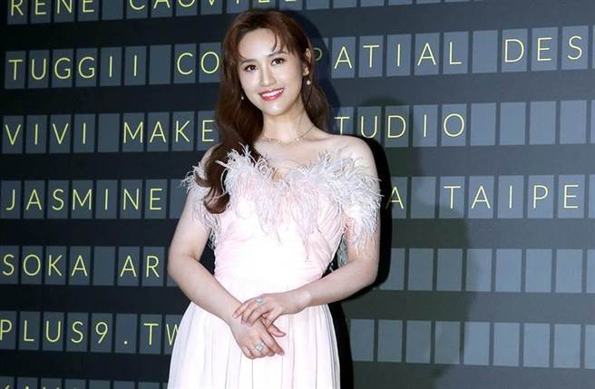 吴姗儒把金钟奖杯放置地上引发争议。（图／中时资料照）