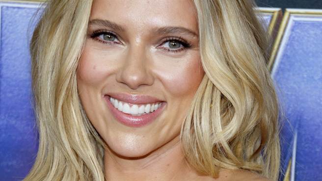 《黑寡妇》史嘉蕾乔韩森Scarlett Johansson性感登封「金髮红唇」造型超杀（图／shutterstock）