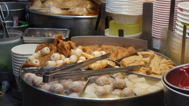 热呼呼甜不辣有多种品项可以选择。(照片/游定刚 拍摄)